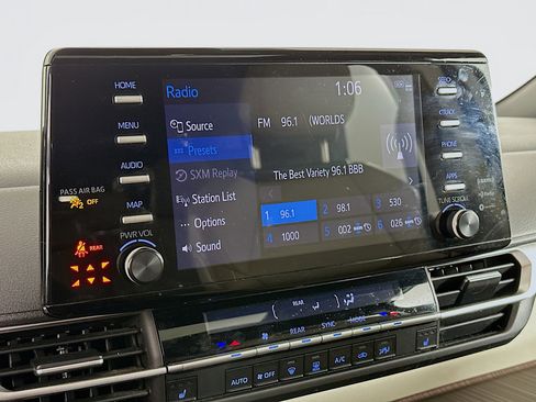 Used 2021 Toyota Sienna XLE image 21