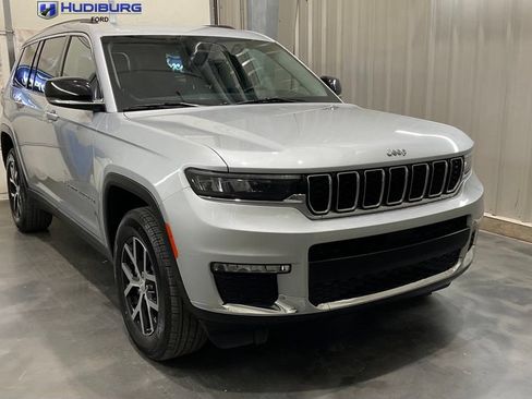 Used 2023 Jeep Grand Cherokee L Limited AWD/4WD image 1