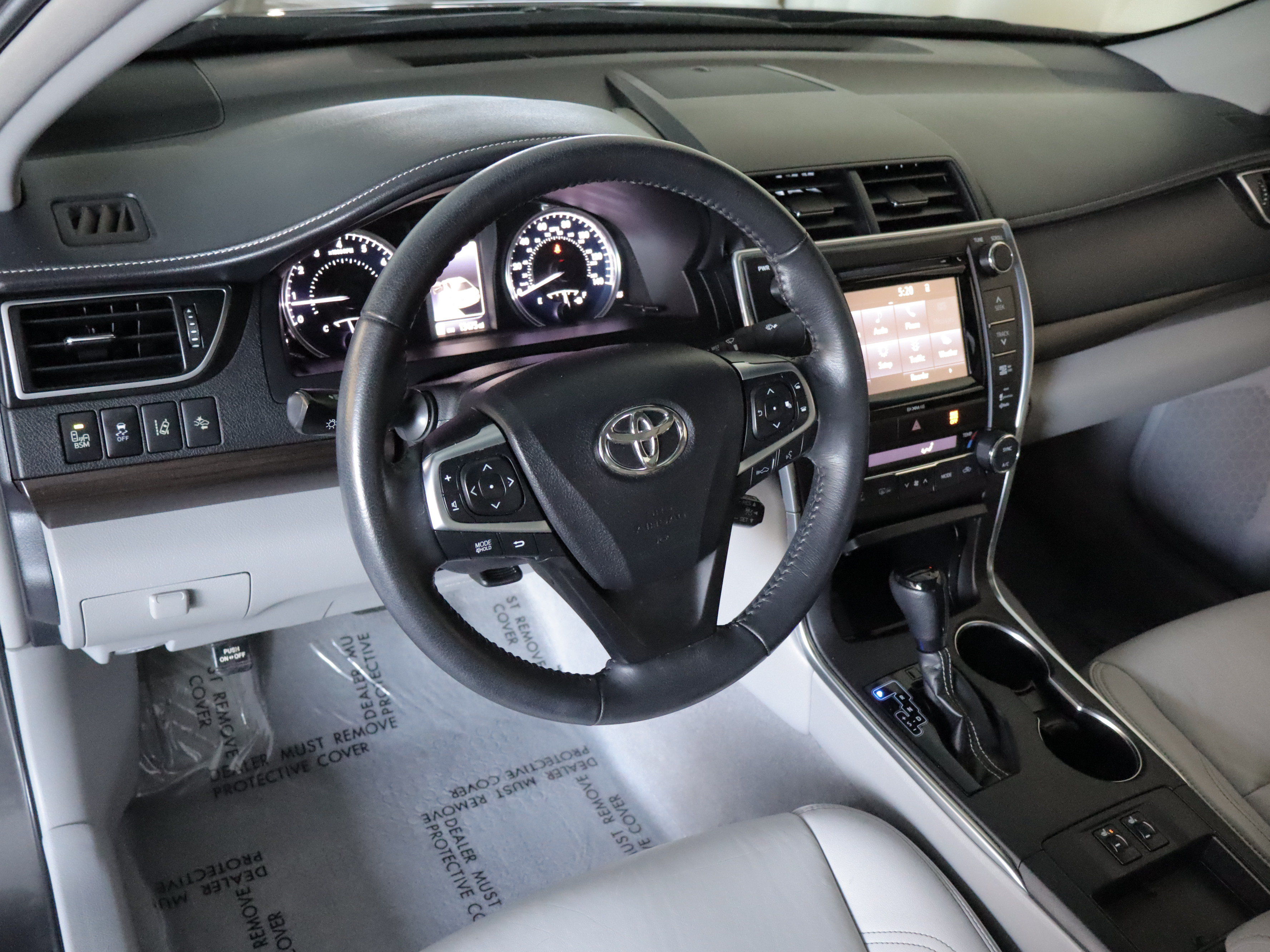Used 2016 Toyota Camry XLE w/ Advanced Technology Package FWD image 12