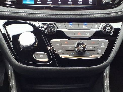 New 2026 Chrysler Pacifica Limited w/ Trailer Tow Group image 9