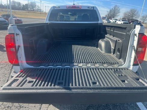 Used 2021 Chevrolet Colorado LT w/ Fleet Safety Package image 18