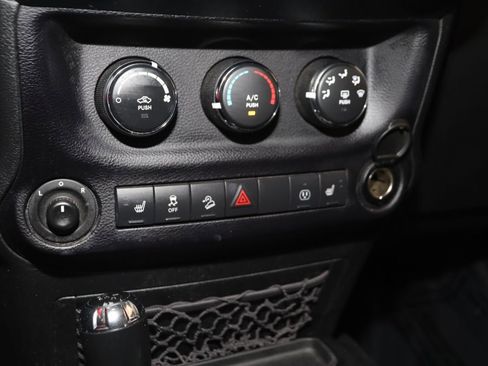Used 2016 Jeep Wrangler Unlimited Sahara w/ Dual Top Group AWD/4WD image 23