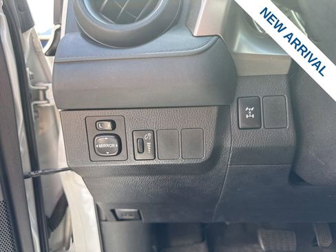 Used 2016 Toyota RAV4 LE AWD/4WD image 19
