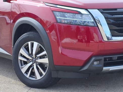 Used 2022 Nissan Pathfinder SL AWD/4WD image 3