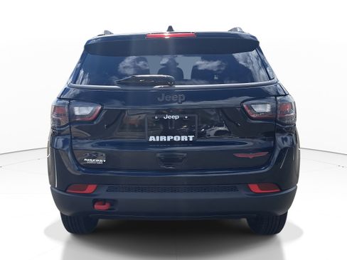 Used 2022 Jeep Compass Trailhawk w/ Trailhawk Elite Group image 5