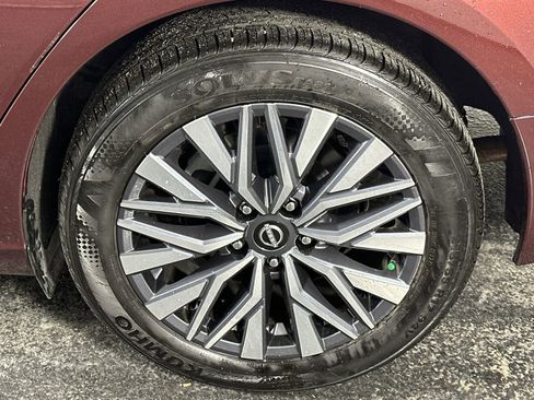 Certified 2025 Nissan Altima 2.5 SV FWD image 10
