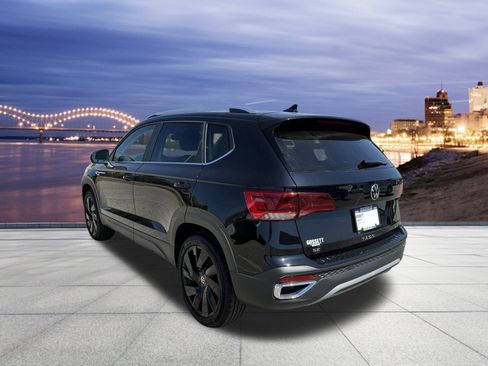 Used 2024 Volkswagen Taos SE image 3