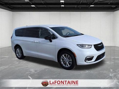 New 2026 Chrysler Pacifica Select AWD/4WD image 7