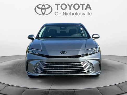Used 2026 Toyota Camry XLE image 9