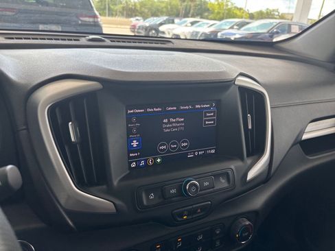 Used 2024 GMC Terrain SLE FWD image 21