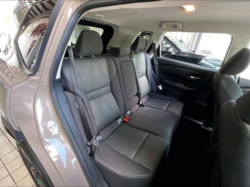 Used 2025 Nissan Rogue SV FWD image 15