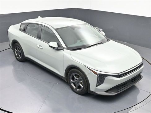Used 2025 Kia K4 LXS image 30