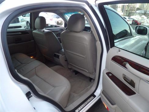 Used 2009 Lincoln Town Car Signature Limited image 14