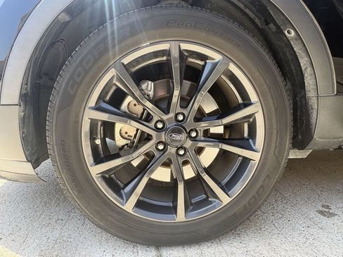 Used 2018 Ford Explorer XLT w/ Equipment Group 202A FWD image 8