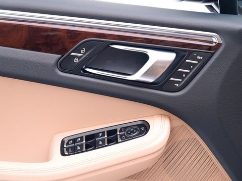 Certified 2026 Porsche Macan AWD/4WD image 22