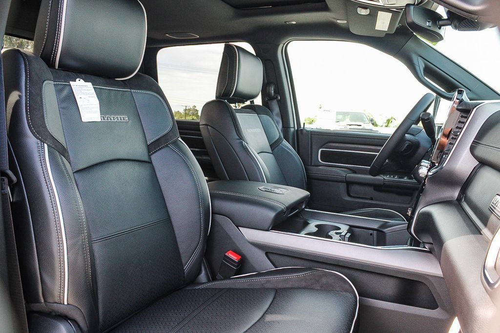 New 2026 RAM 3500 Laramie AWD/4WD image 17