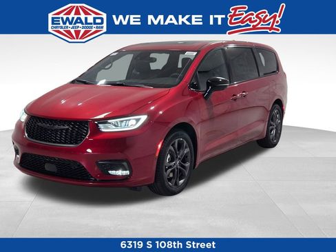 New 2026 Chrysler Pacifica Select image 17