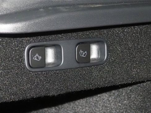 Used 2025 Tesla Model Y Long Range image 40