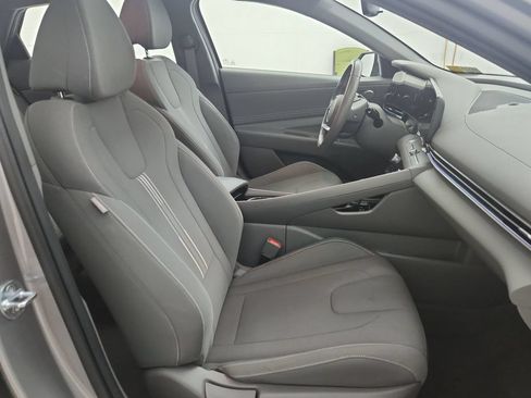 Used 2025 Hyundai Elantra SEL FWD image 36