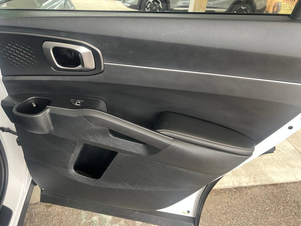 Certified 2024 Kia Sorento S FWD image 15
