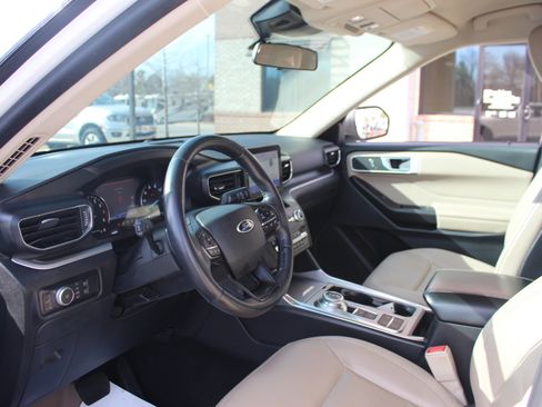 Used 2020 Ford Explorer XLT w/ Equipment Group 202A image 12