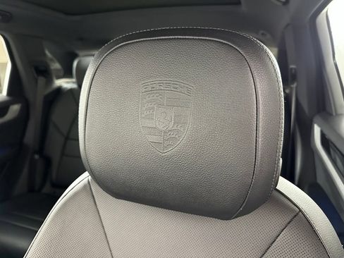 Certified 2024 Porsche Cayenne w/ Premium Package Plus (PFM) AWD/4WD image 21