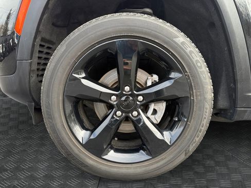 Used 2023 Jeep Grand Cherokee Altitude image 20