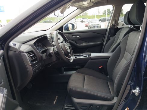 Used 2024 Nissan Rogue SV AWD/4WD image 8
