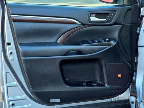 Used 2014 Toyota Highlander Limited Platinum image 24