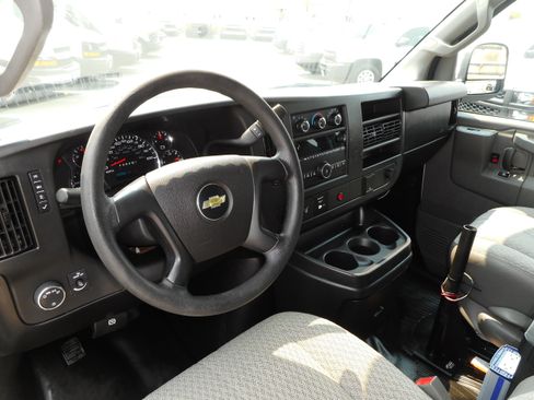 Used 2016 Chevrolet Express 2500 RWD image 14