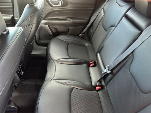 New 2026 Jeep Compass Latitude image 9