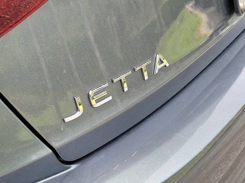 Used 2023 Volkswagen Jetta SE w/ Panoramic Sunroof Package FWD image 5