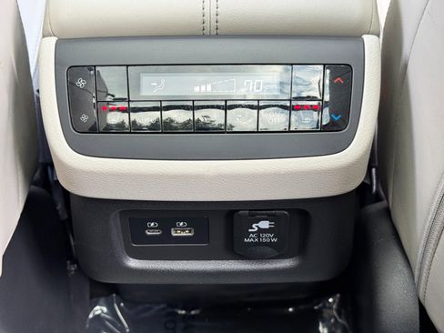 Used 2022 Nissan Pathfinder Platinum w/ Lighting Package (N93) FWD image 35