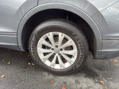 Used 2020 Volkswagen Tiguan S image 7