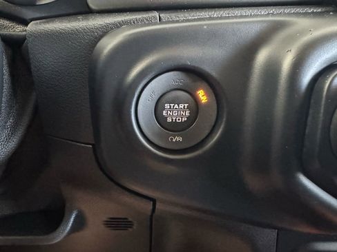 Used 2019 Jeep Wrangler Unlimited Sahara w/ Safety Group AWD/4WD image 38