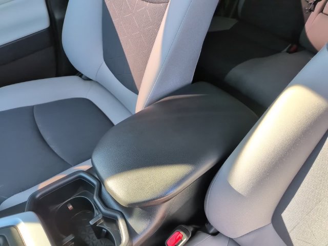 Used 2025 Toyota RAV4 XLE AWD/4WD image 21