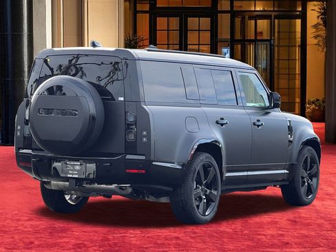 New 2026 Land Rover Defender 130 X-Dynamic SE image 10