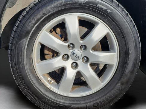 Used 2013 Kia Sorento LX w/ Convenience Pkg image 8