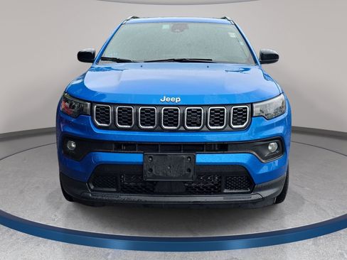Used 2024 Jeep Compass Latitude AWD/4WD image 4