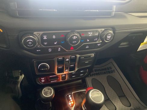 New 2026 Jeep Gladiator Mojave image 30