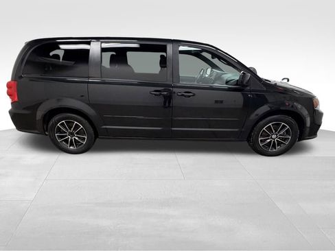Used 2016 Dodge Grand Caravan SE FWD image 12