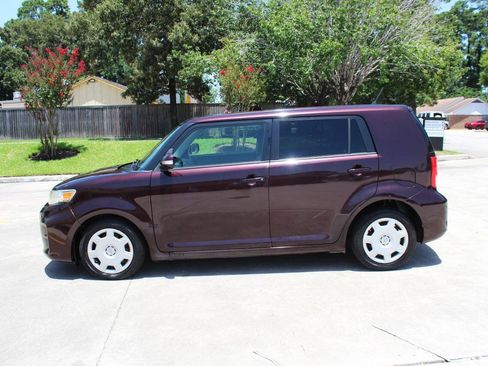 Used 2012 Scion xB FWD image 3