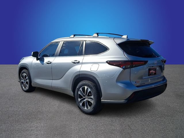 Used 2024 Toyota Highlander XLE FWD image 6