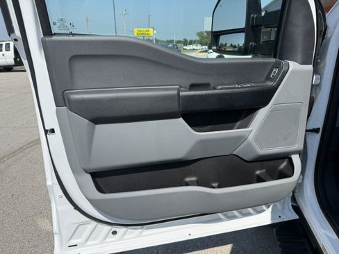 Used 2024 Ford F550 4x4 Regular Cab Super Duty image 23