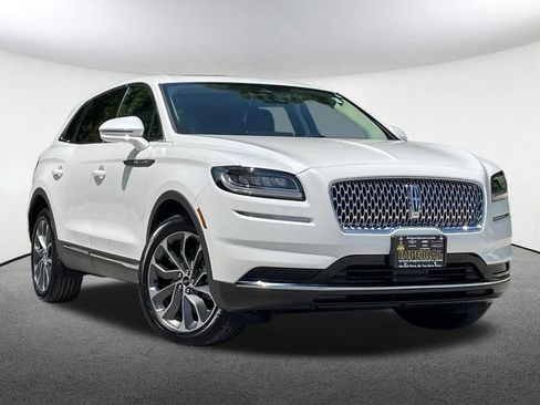 Used 2023 Lincoln Nautilus Reserve AWD/4WD image 2