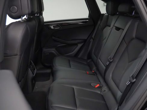 Certified 2026 Porsche Macan AWD/4WD image 15