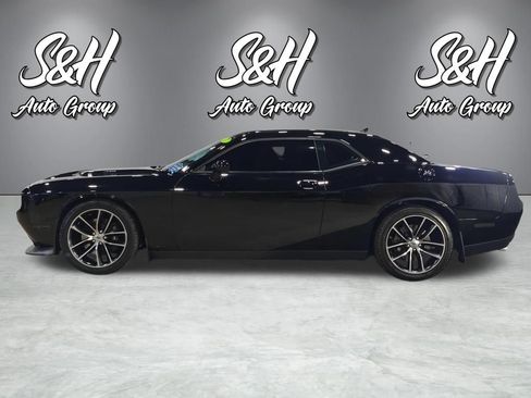 Used 2017 Dodge Challenger R/T Scat Pack w/ Leather Interior Group RWD image 19