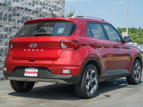 Used 2024 Hyundai Venue SEL FWD image 6