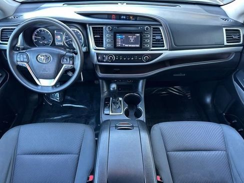 Used 2019 Toyota Highlander LE image 15