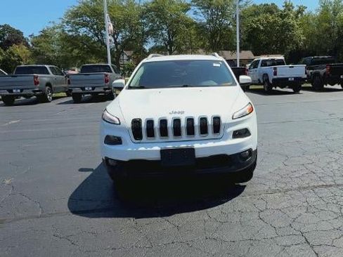 Used 2016 Jeep Cherokee Latitude w/ Comfort/Convenience Group AWD/4WD image 3
